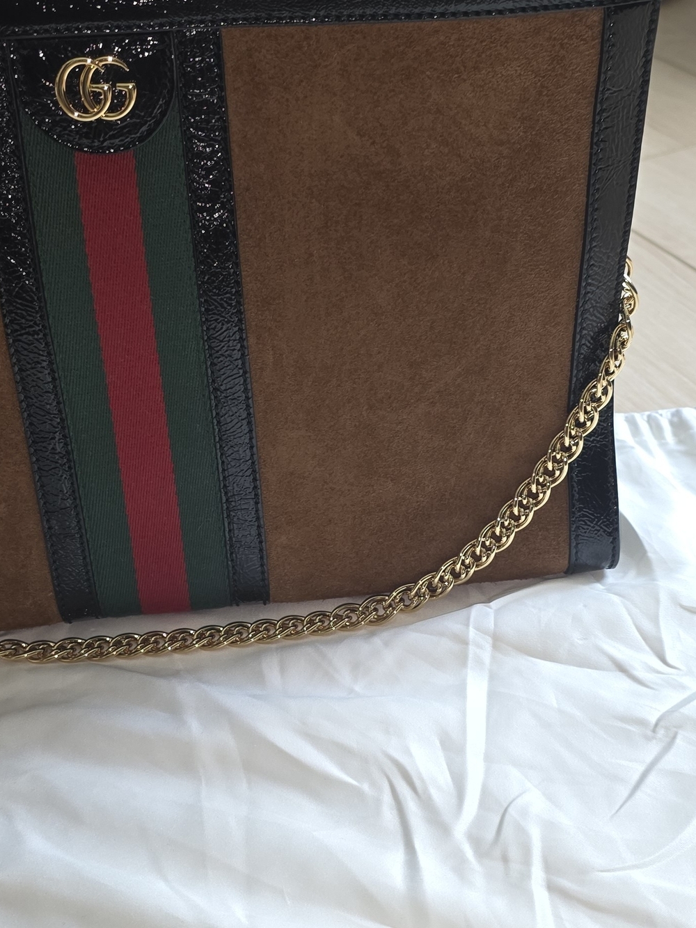 Gucci Brown Suede Women’s Shoulder Bag with Gold Chain and Green-Red Stripe